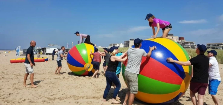 Sport, spel en een gezellige op het strand Katwijk (ZH)