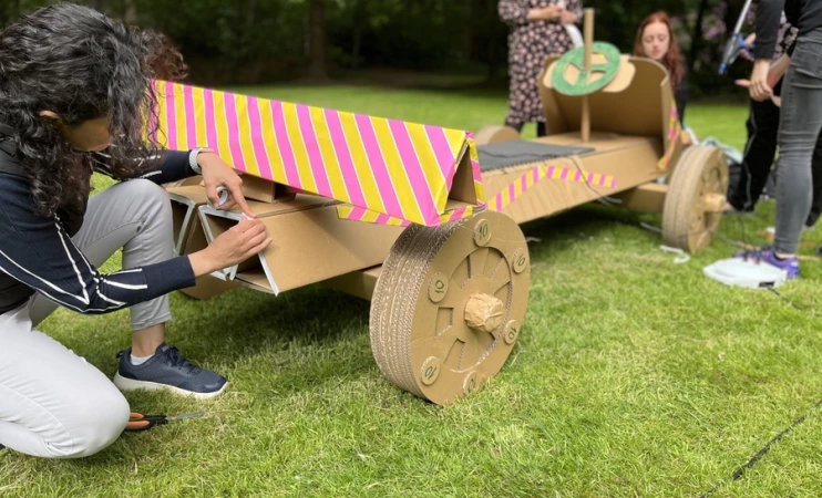 Cardboard challenge - een auto van karton 1001
